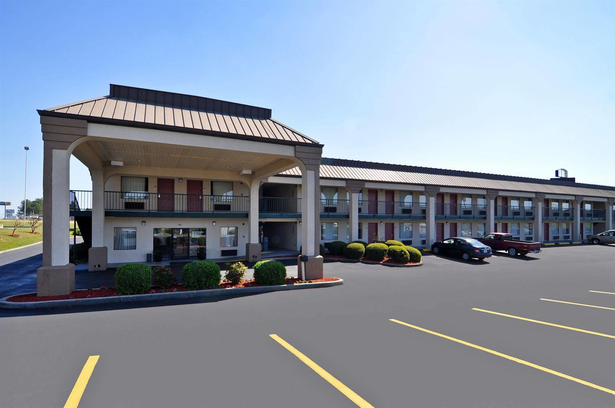 Quality Inn Ashburn Exterior photo